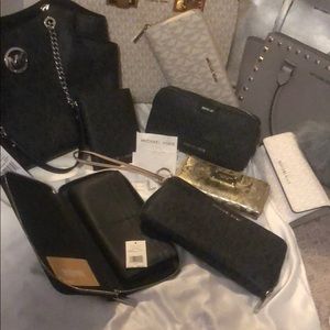 Mk Michael Kors black large travel wallet handbag